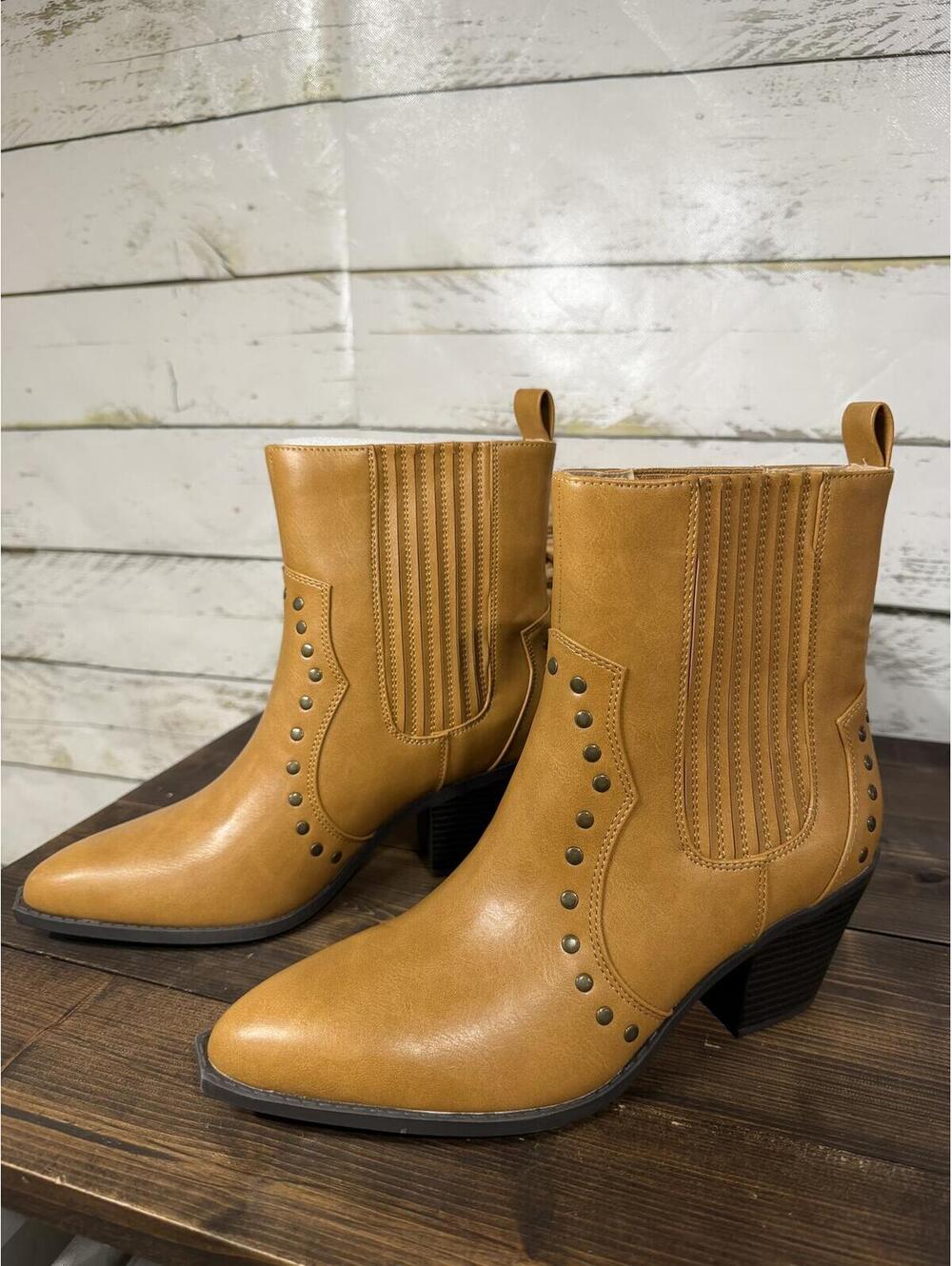 Journee Women's Braylee Studded Western Ankle Booties Women's Size 9 NWOB